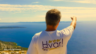 HVAR PRZEWODNIK ROMAN